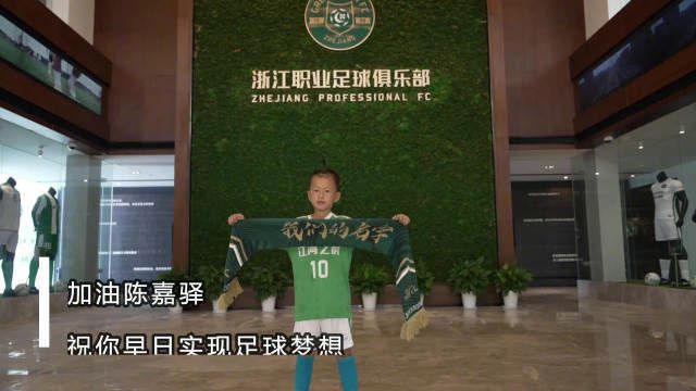 法甲德甲多队关注伊东纯也 尼斯处于领跑位置法国媒体TeamFootball报道，多支法国和德国球队有意引进兰斯的30岁进攻型中场伊东纯也。